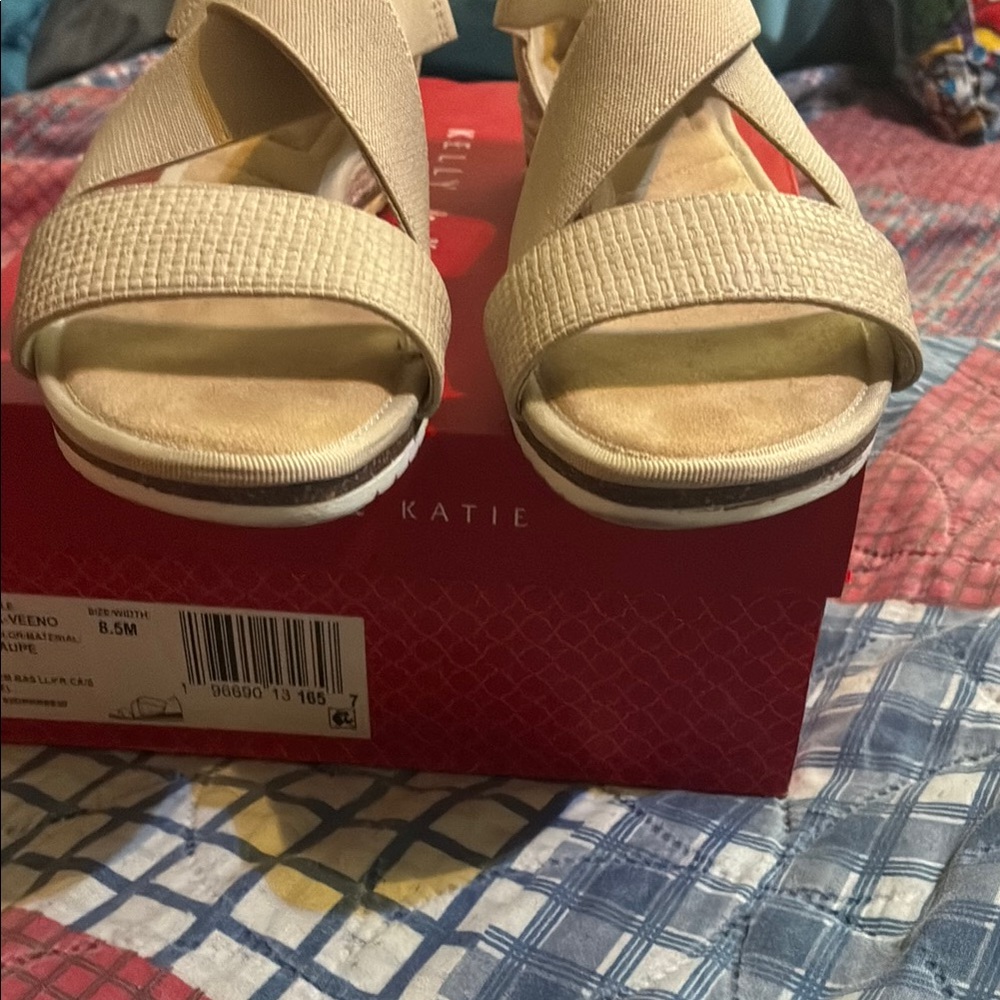 🎉SALE🎉 $25 or 2 for $40🎉Kelly & Katie Cream Sandals with Elastic Straps - Picture 6 of 9